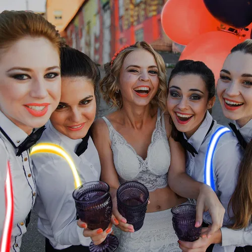 Miniatura 8 de Ainiv Corbatas iluminadas, corbatines y tirantes LED, suministros de fiesta que brillan en la oscuridad, ajustables para mujeres y hombres