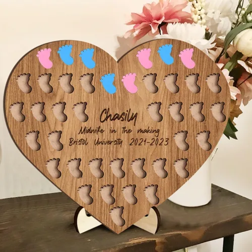 Miniatura 16 de Contador de nacimiento personalizado para estudiantes partera con 50 espacios para bebés, tablero de madera en forma de corazón