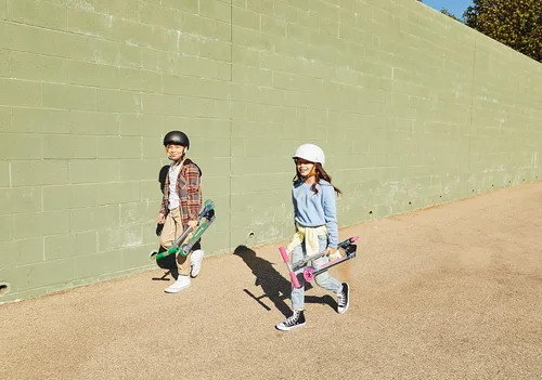 Miniatura 11 de Razor A Patinete para niños - Ligero, plegable, marco de aluminio y manillar ajustable Claro/Negro