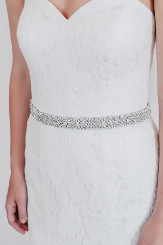 Miniatura 3 de Cinturón artesanal brillante con diamantes de imitación marca Remedios para mujer. Ideal para usar en fiestas de bodas, bailes de graduación, etc.