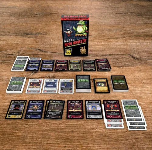 Miniatura 2 de Boss Monster Edición del 10º aniversario de Brotherwise Games Tiempo de juego de 30 minutos 2 a 4 jugadores A partir de 13 años Juego