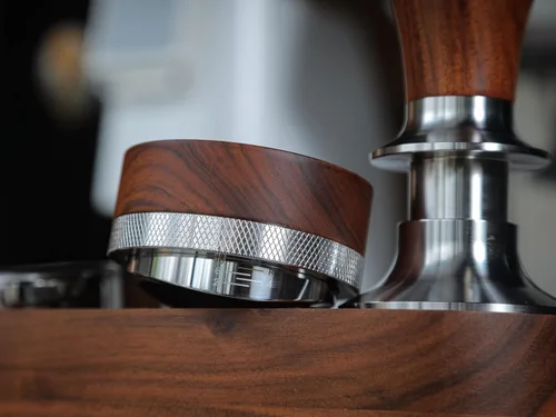 Miniatura 3 de Herramienta de distribución de espresso de 51 mm KNODOS Distribuidor de café de madera de palo de rosa Distribuidor de café de acero inoxidable