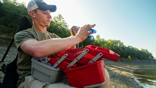 Miniatura 6 de Flambeau Outdoors 6383TB - Caja de aparejos de 3 bandejas, organizador clásico de almacenamiento de señuelos de pesca, caja de aparejos portátil