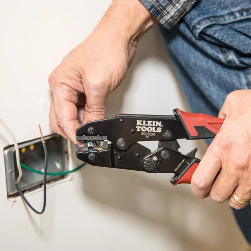 Miniatura 5 de Klein Tools 80013 Pelacables / Crimpadora de trinquete, kit de herramientas de crimpado eléctrico con pelacables automático y crimpadora
