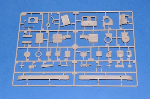 Miniatura 7 de Hobby Boss Tanque de infantería ligera francesa R35