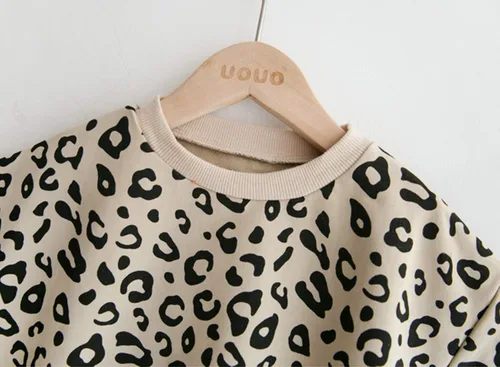Miniatura 4 de Conjunto de ropa de verano con estampado de leopardo y camiseta y pantalones cortos, 2 piezas