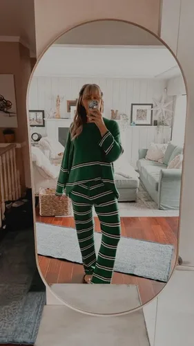 Miniatura 5 de SCUSTY Conjunto de 2 piezas para mujer, suéteres de rayas de otoño de gran tamaño, ropa de descanso, suéter de manga larga de punto acogedor
