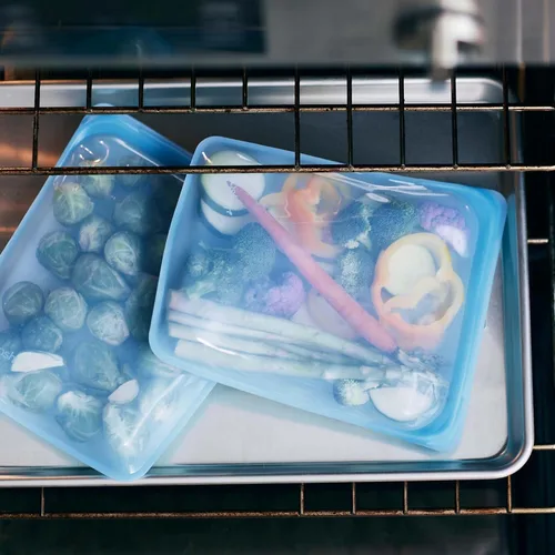 Miniatura 3 de Bolsa de almacenamiento de alimentos reutilizable de silicona premium Stasher de medio galón, color negro, apta para microondas, sous vide