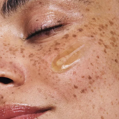 Miniatura 10 de Clarins DOBLE SÉRUM Suero Facial Antienvejecimiento Visiblemente Reafirma, Suaviza, Aumenta la Radiancia y Refina los Poros Hidratación 24H
