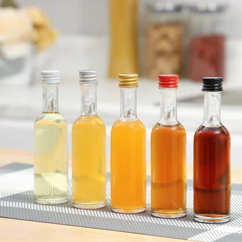 Miniatura 3 de Mini botellas de vidrio de 1.7 fl oz con tapas de aluminio y termorretráctiles, paquete de 24 tapas rojas, para salsa de licor, bebidas, muestras