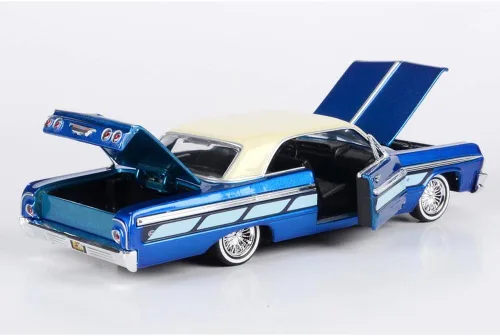 Miniatura 3 de Motormax 1964 Chevrolet Impala Lowrider Hard Top Azul Caramelo Metálico con Tapa Crema de la Serie Get Low Modelo de Coche Fundido a Escala 1/24