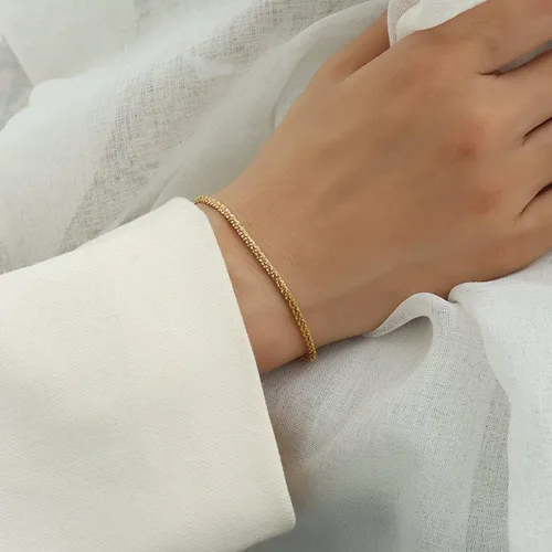 Miniatura 3 de Pulsera delicada de oro para mujer, chapada en oro de 14 quilates, ligera, con diseño de espiga de espiga trenzada, pulsera de malla, dije
