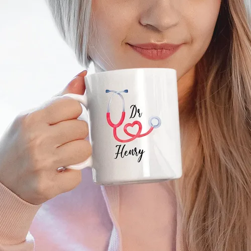 Miniatura 4 de Taza de café personalizada con nombre "A Truly Great Doctor Is Hard To Find And To Forget", taza de té con estetoscopio, taza de cerámica
