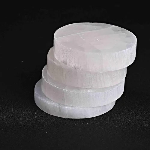 JIC Gem Juego de 4 platos planos de selenita blanca natural pulida de 3 pulgadas para carga de cristal, posavasos de piedras preciosas de selenita