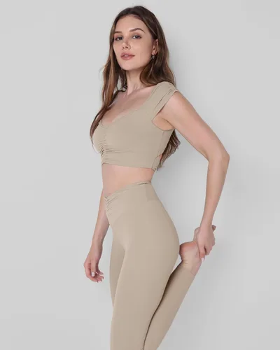 Miniatura 3 de ODODOS Camiseta corta sin mangas con cuello en V y frente fruncido para mujer, recortada en la espalda, manga casquillo