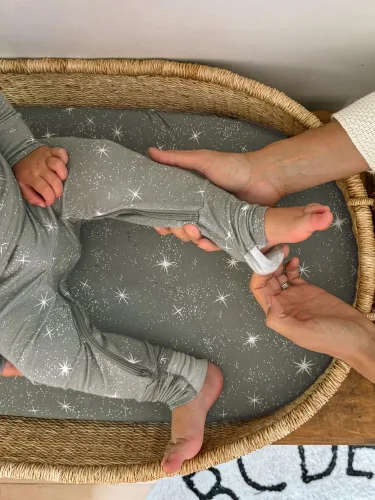 Miniatura 33 de GUNAMUNA Pijama unisex convertible ultrasuave para bebé, mameluco con cremallera para pañales, recién nacido a 24 meses