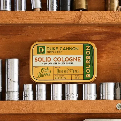 Miniatura 3 de Duke Cannon Supply Co. Colonia Sólida para Hombres Bourbon (Aroma Amaderado, Barril de Roble Carbonizado) - Bálsamo Concentrado, Lata Conveniente