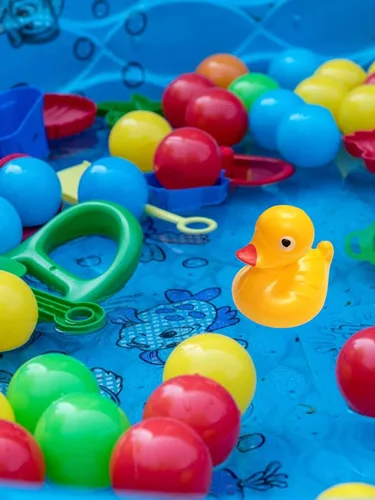 Miniatura 4 de Coloridos patitos flotantes con peso (paquete de 12) flotador de plástico para estanque de patos. (2.75 pulgadas) divertido juguete de juego