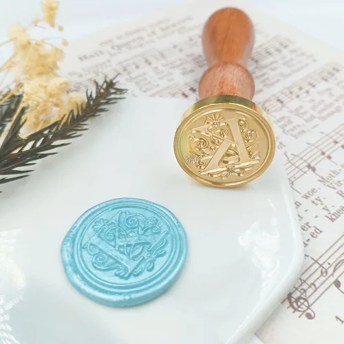 Miniatura 7 de Sello de cera con letra inicial del alfabeto tradicional medieval, sellos de letras con mango de madera y cabeza de latón para tarjeta/sobre/regalo