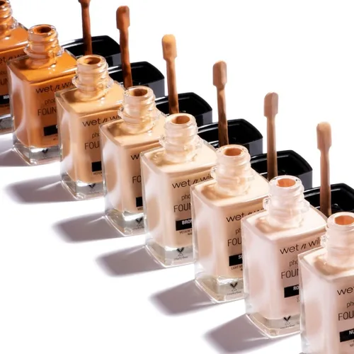 Miniatura 9 de wet n wild - Base líquida Photo Focus con acabado mate, color crema beige, vegana y libre de crueldad animal Beige crema