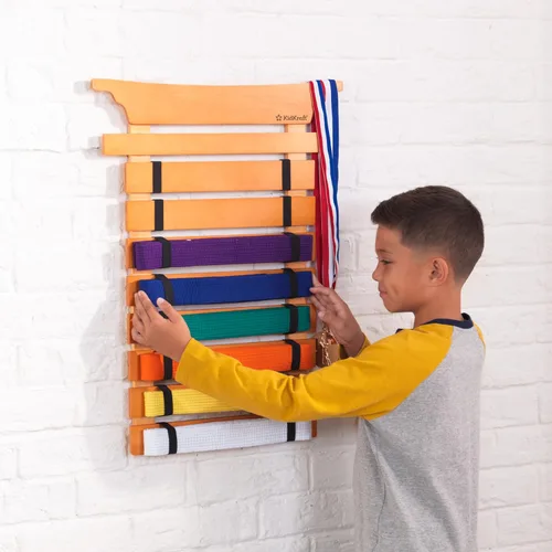 Miniatura 2 de KidKraft Soporte de cinturón de artes marciales, Natural