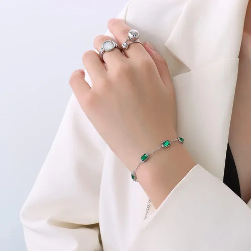 Miniatura 5 de Pulsera de oro de 14 quilates con cinco esmeraldas de corte cuadrado, diseño de pulsera ajustable para cualquier muñeca, regalo elegante para ella