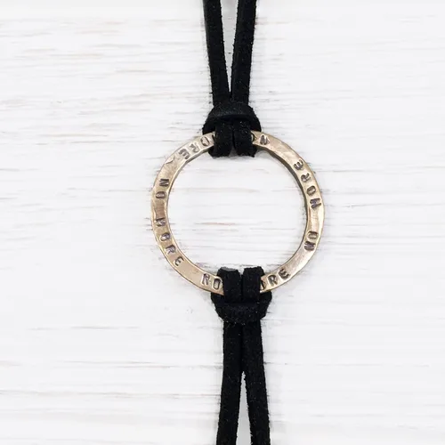 Miniatura 2 de Pulsera reversible con diseño de círculo infinito de bronce peruano, cordón ajustable de piel de ante sintético negro, pulsera de apoyo de la amistad