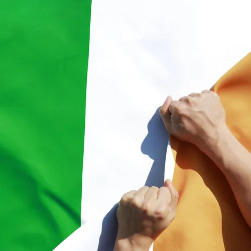 Miniatura 8 de Anley Fly Breeze - Bandera de Irlanda de 3 x 5 pies, color vivo y a prueba de decoloración, cabecera de lona y doble costura, banderas nacionales
