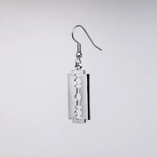 Miniatura 4 de Pendientes colgantes con hoja de afeitar gótica con acabado plateado pulido peltre, peltre