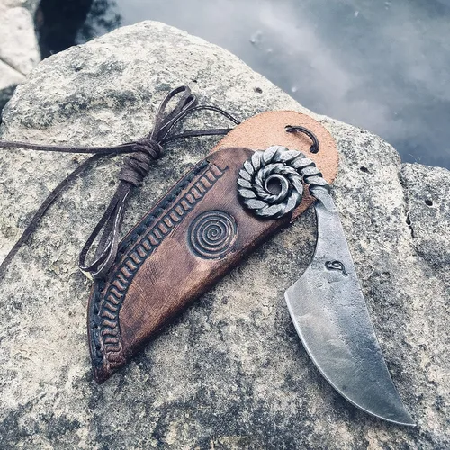 Miniatura 8 de Toferner Cuchillo de bolsillo celta, cuchillo forjado a mano con funda de cuero para el cuello, hoja endurecida, vintage, colección de arte antiguo