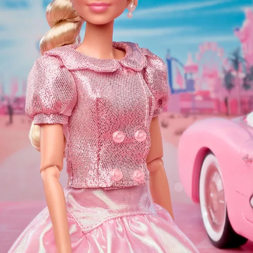 Miniatura 4 de Muñeca de Barbie de la película, Margot Robbie como, coleccionable con blusa rosa y conjunto de tutú con falda, con cabello peinado y joyería a juego