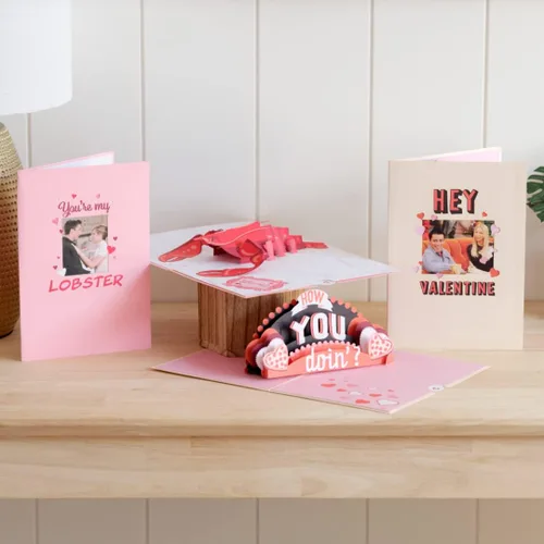 Miniatura 4 de Lovepop Friends 'How You Doin?' - Tarjeta de San Valentín desplegable de 5 x 7 pulgadas, tarjeta de felicitación 3D emergente para novia, cónyuge