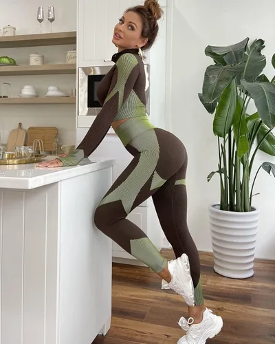 Miniatura 4 de Conjunto deportivo de 3 piezas para mujer, sin costuras, de manga corta, brasier deportivo, cintura alta, pantalones cortos de yoga, verde - 01
