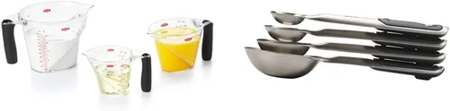 OXO Good Grips - Juego de tazas medidoras en ángulo, 3 piezas, color negro y Good Grips, 4 cucharas medidoras de acero inoxidable con broches