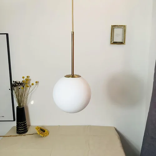 Miniatura 4 de Mini lámpara colgante de globo de vidrio blanco leche, acabado de latón dorado con cable dorado, E26 de 5.9 pulgadas, bola de vidrio de granja
