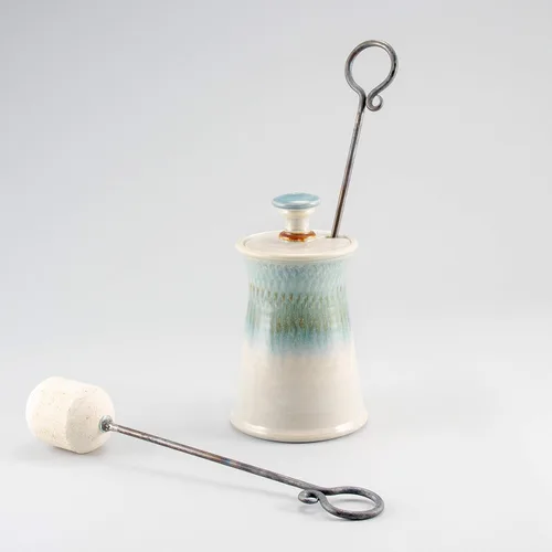 Miniatura 5 de Georgetown Pottery Hecho a mano Cape Cod Firepot Firepot con hierro y esteatita fuego Starter Wand para chimenea, estufa de leña, hoguera Hamada