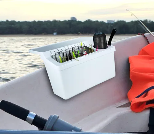 Miniatura 5 de Pactrade Marine Contenedor de almacenamiento blanco para kayak, con 22 cebos de pesca y señuelos, ranuras para aparejos montados en Gunwale, mesa