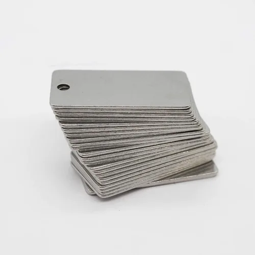 Miniatura 4 de StayMax Paquete de 50 etiquetas rectangulares de acero inoxidable con grabado en blanco con un agujero