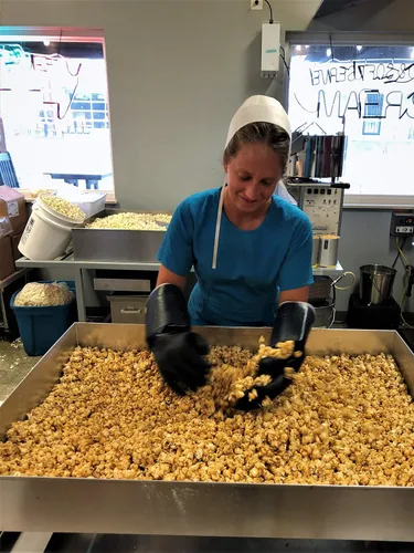 Miniatura 8 de Amish Good Palomitas de maíz de caramelo de 10 onzas hechas a mano, palomitas de maíz gourmet hechas a mano, nuestro hervidor de cobre, Amish