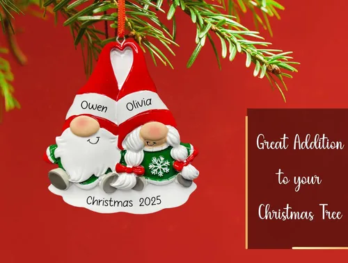 Miniatura 4 de Adorno personalizado de nuestra primera Navidad juntos 2026 Decoración personalizada para árbol de Navidad de pareja de gnomos Nombre