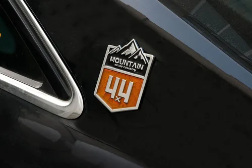 Miniatura 3 de Adhesivo metálico para automóvil de montaña de campo traviesa de 4 x 4, calcomanía de carreras todoterreno, emblema cromado para vehículos
