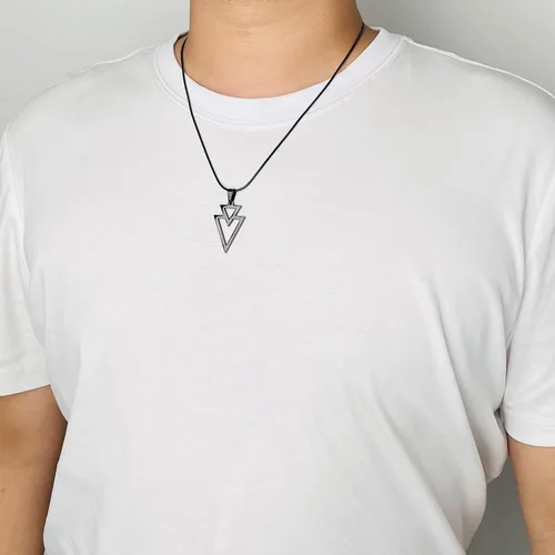 Miniatura 3 de MOO&LEE Collar con colgante geométrico para hombre, collar triangular de acero inoxidable con cadena de serpiente de 22 pulgadas