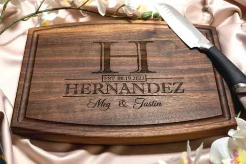 Miniatura 6 de Tabla de cortar personalizada, idea de regalo de boda, aniversario o inauguración de la casa, charcutería grabada en madera, para parejas
