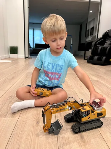 Miniatura 9 de KIDMARKT Excavadora de juguete con control remoto para niños Camión de construcción de metal de 11 canales con luces, 2 baterías de 1200 mAh