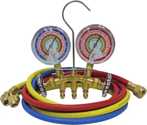 Mastercool 59161 Juego de manómetros múltiples de latón resistente de 2 vías con manómetros amortiguados de silicona de 3 1/8" y accesorios SAE de