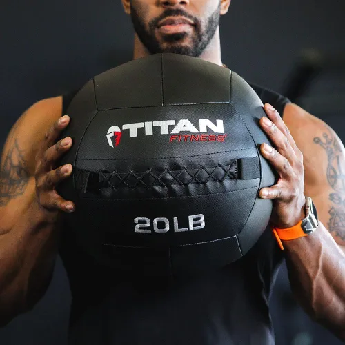 Miniatura 7 de Titan Fitness Bola de pared compuesta de 25 libras, laminado de policompuesto suave, textura cruzada, agarre antideslizante, costuras apretadas