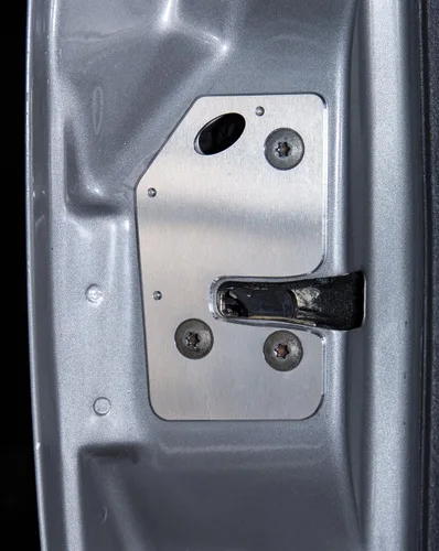 Miniatura 4 de CS Works - Placa de reparación y refuerzo de pestillo de puerta con pernos de repuesto para Jeep Cherokee (XJ) 97-01 LEFT/DRIVER