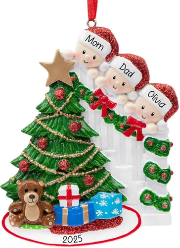Miniatura 7 de Adorno de Navidad personalizado para parejas que se asoman 2026 Nuestro primer recuerdo de Navidad juntos - Regalo de amor para citas Familia