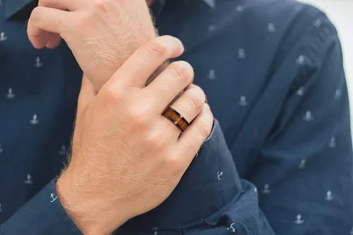 Miniatura 5 de THREE KEYS JEWELRY 6,8mm Black/White Ceramic Wedding Ring with Real Koa Wood Inlay Flat Top Wedding Band Engagement Ring Comfort Fit Size 4-16