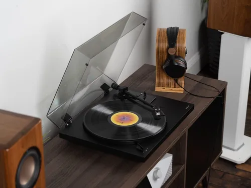 Miniatura 7 de Andover Audio SpinDeck 2 - Tocadiscos para reproducción de discos de vinilo, semiautomático, apto para principiantes con pies de aislamiento